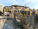 10 Lisbonne Alfama de la Praça do Martim Moniz vue sur le Castelo Sao Jorge